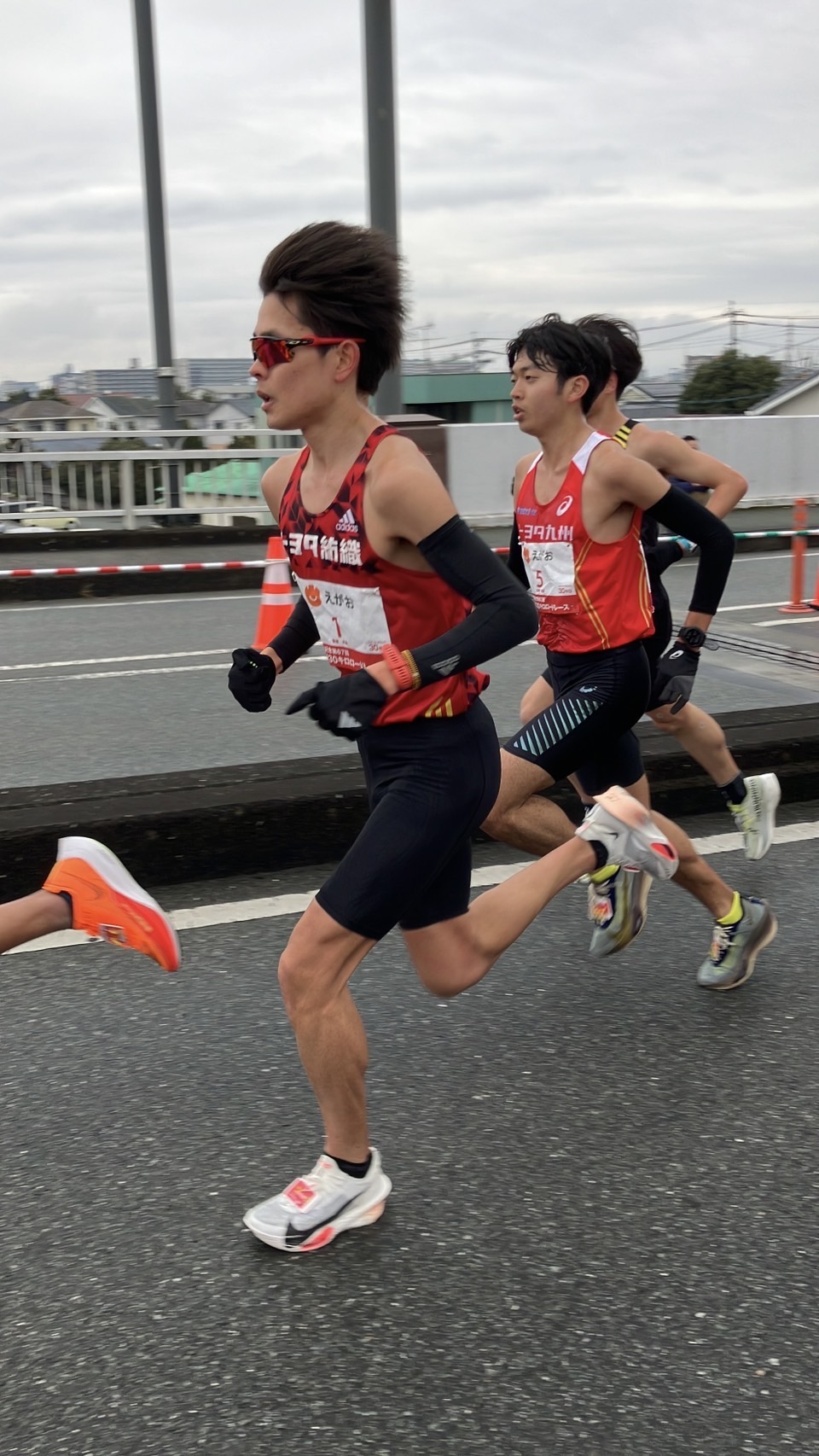 熊日30km 服部　レース中